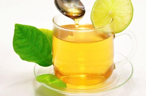 Efecte miraculoase! Ce se întâmplă dacă bei apă caldă cu miere?