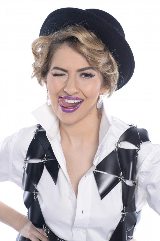 La patru ani, Lidia Buble c&acirc;nta &icirc;n corul bisericii păstorite de tatăl ei