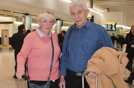 Doi pensionari trăiesc în aeroport! Uite cum arată viața lor, zi de zi! Mii de oameni au plâns când au aflat povestea EMOȚIONANTĂ a acestor bătrânei!