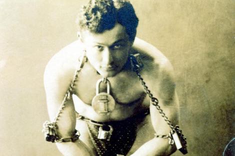 Houdini, magician genial sau simplu cascador? Trucul prin care a încercat să sfideze MOARTEA! Uite ce s-a întâmplat după zece ani!