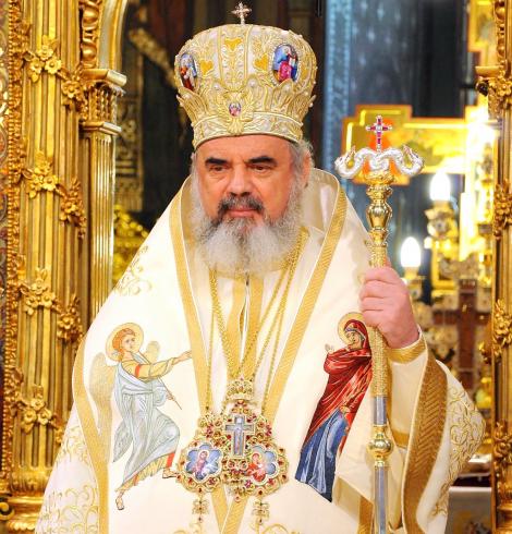 În blugi și cu șapcă, pe vremea când nu era atât de aproape de Dumnezeu! N-o să crezi cum arăta Patriarhul Daniel în tinerețe