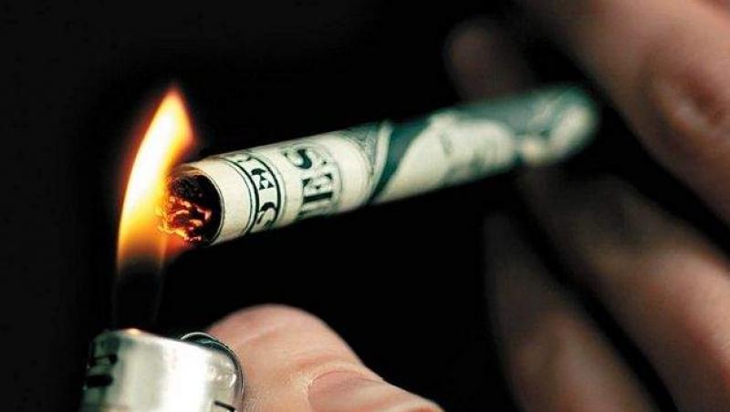 Cu un singur click ştii câţi bani economiseşti dacă te laşi de fumat! Vezi aplicaţia pe care au încercat-o milioane de oameni