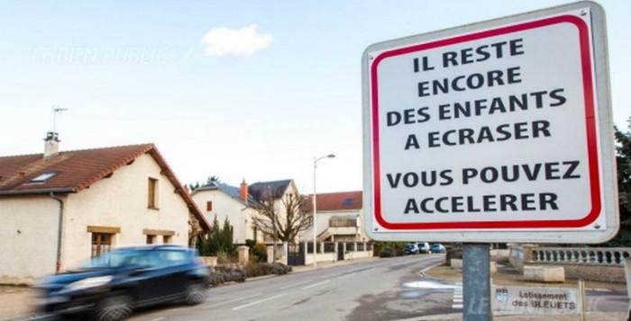 Indicatorul care a şocat o lume &icirc;ntreagă! Şoferilor nu le vine să creadă că au putut să scrie aşa ceva