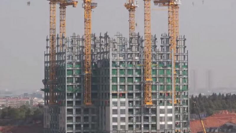 VIDEO UIMITOR: Un zgârie-nori de 57 de etaje, gata în doar 19 zile! Vezi unde s-a întâmplat minunea şi cum arată clădirea