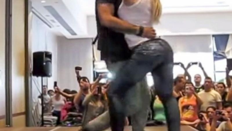 Oprește-te din tot ce faci ACUM! E cel mai sexy dans pe care l-ai văzut vreodată! Cum se mișcă tinerii ăștia e SENZAȚIONAL