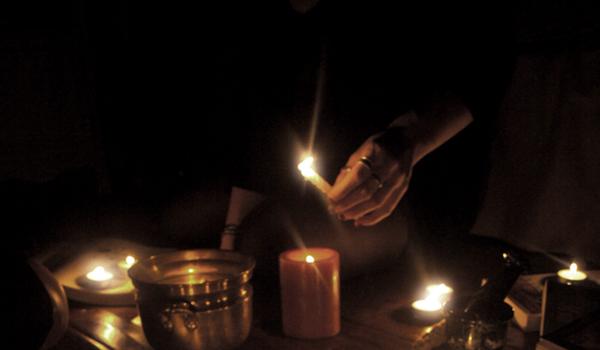 Cele mai ciudate obiceiuri la rom&acirc;ni! De ce nu se rostește numele șerpilor &icirc;n luna martie și de ce sunt acoperite oglinzile din casă c&acirc;nd moare o persoană