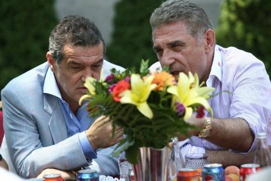 Problemele nu se mai opresc niciodată! Becali divorțează! Soția a depus actele