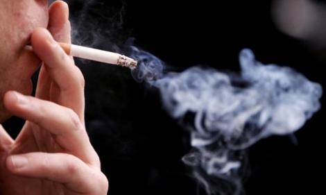 Lovitură TERIBILĂ pentru fumătorii din România! Legea care dă totul peste cap