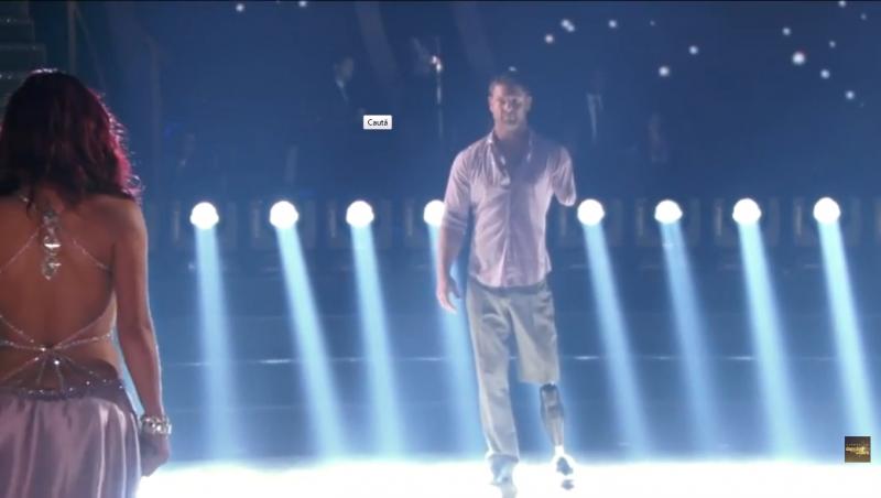 VIDEO CUTREMURĂTOR! Şi-a pierdut un braţ şi un picior în RĂZBOI, dar DANSEAZĂ SENZAŢIONAL! Pur şi simplu a ridicat sala în picioare!