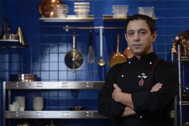 Sorin Bontea a &icirc;mplinit 45 de ani! Așa arăta juratul "Hell's Kitchen" &icirc;n perioada armatei!