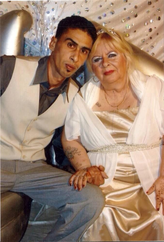 &bdquo;A zis că mă va trata ca pe o prințesă&rdquo; Uite ce s-a &icirc;nt&acirc;mplat după ce s-a căsătorit cu un bărbat mai T&Acirc;NĂR cu 38 de ani!