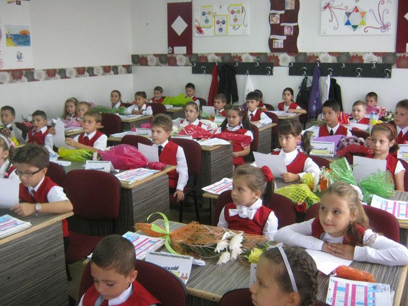 Vestea aşteptată de sute de mii de părinţi: Ce se &icirc;nt&acirc;mplă chiar acum &icirc;n şcoli! E oficial!