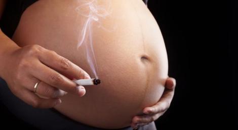 ȘOCANT! Cum se comportă bebelușul în pântec, atunci când mama fumează: Imagini surprinse de un ginecolog la ecografia 4D