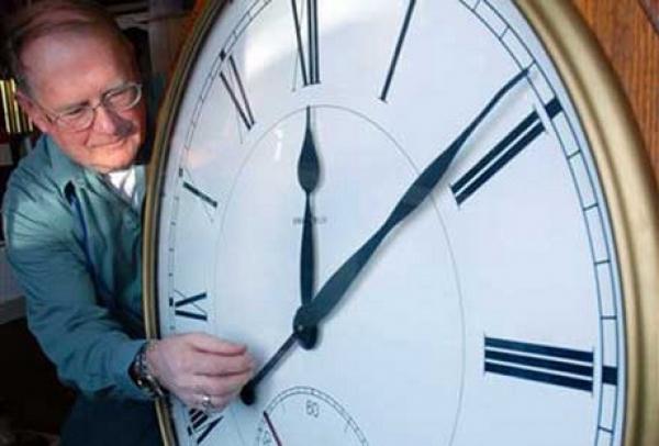 Rom&acirc;nia trece la ora de vară. Ce schimbări apar