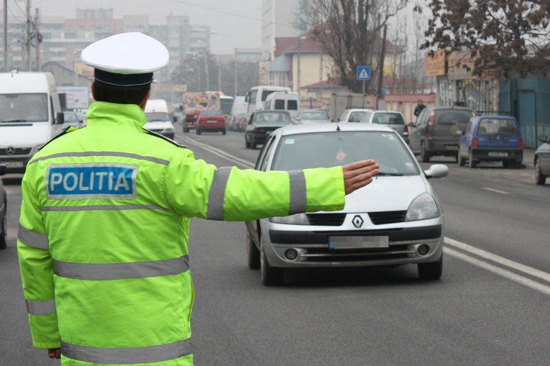 Te-a oprit POLIŢIA pe dreapta? Cum să scapi de amenda LEGAL, potrivit noului cod rutier