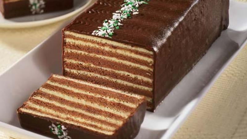 Cum să pregăteşti celebrul tort Doboş! Reţeta e simplă, cu puţine ingrediente şi e gata în câteva minute