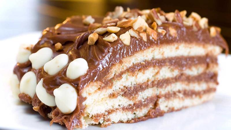 Cum să pregăteşti celebrul tort Doboş! Reţeta e simplă, cu puţine ingrediente şi e gata în câteva minute