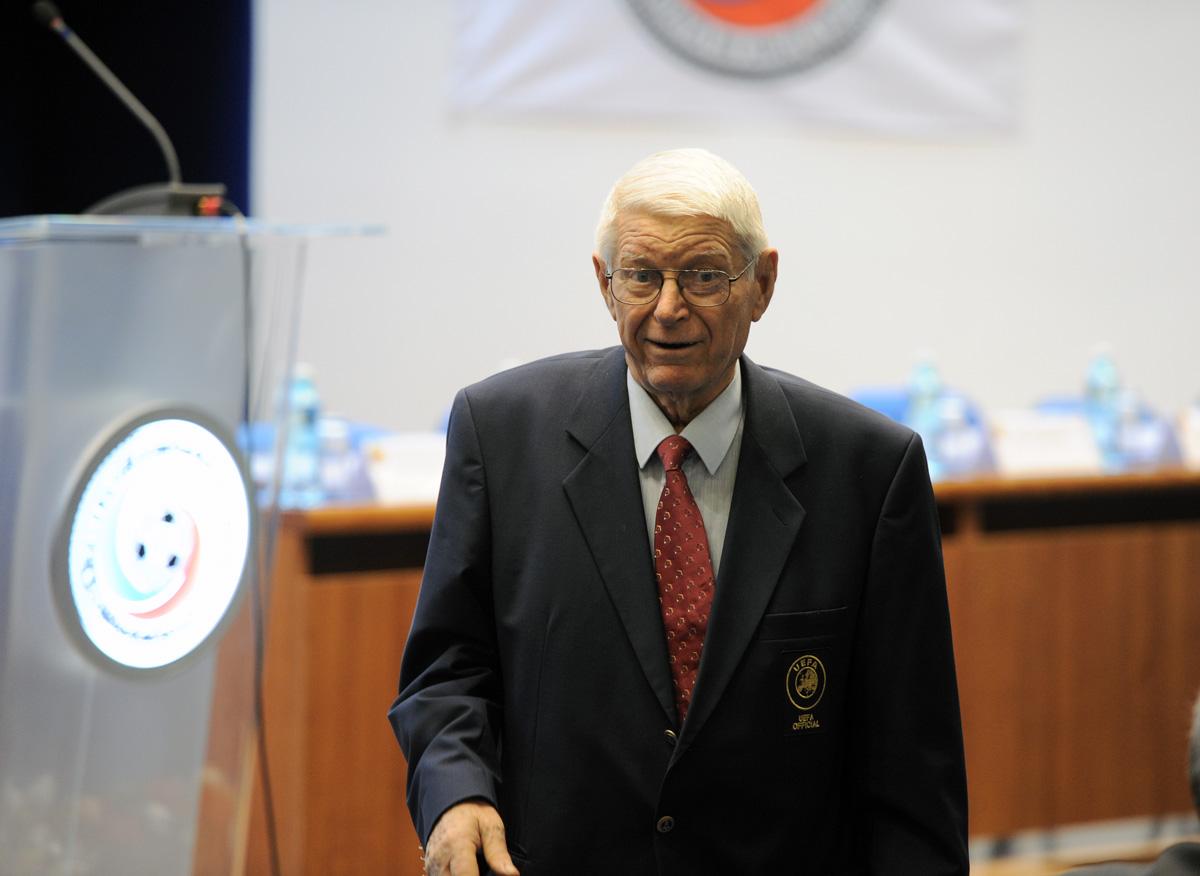 Doliu &icirc;n lumea fotbalului! A murit Nicolae Rainea, cel mai mare arbitru rom&acirc;n!