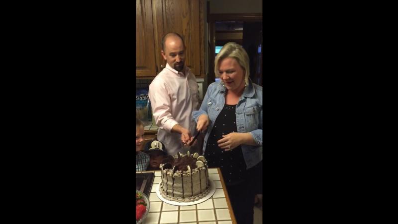 Reacția COLOSALĂ a unei femei când află că va avea o FETIȚĂ, după ce a adus pe lume ȘASE băieți! E mai mult decât emoționant