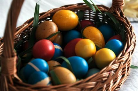 Tradiţii şi obiceiuri pentru Duminica de Paşte! Ce trebuie să facă femeile ca să le meargă bine tot anul