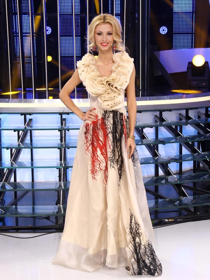 Andreea Bălan, cea mai FIERBINTE apariţie de p&acirc;nă acum! Decolteul extrem de ad&acirc;&acirc;&acirc;&acirc;nc face furori pe Internet