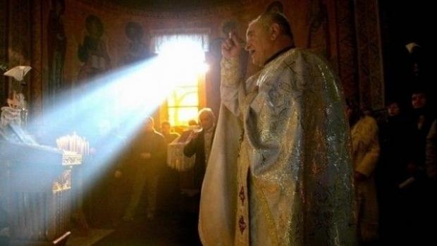 Tradiții și obiceiuri din S&acirc;mbăta Luminată! Ce NU ai voie să faci astăzi! Pur și simplu e INTERZIS