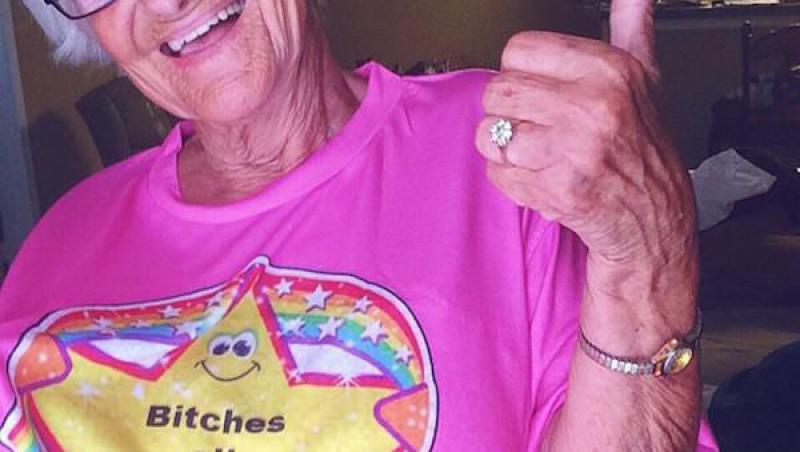 FOTO: A trecut de prima tinerețe, dar e dornică de SENZAȚII TARI! Cum arată femeia de 86 de ani care pozează sexy pe internet și are 750.000 de fani