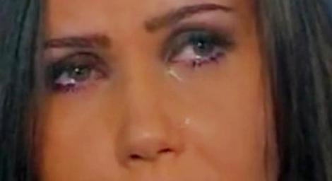 VIDEO: Oana Zăvoranu, TRANSFIGURATĂ la căpătâiul mamei sale! A privit-o, a tresărit şi ce a făcut după e tulburător! Rămâi fără cuvinte