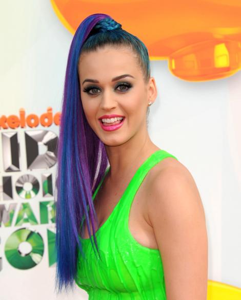 Imagini spectaculoase: Părul "curcubeu", noua modă printre celebrităţile de la Hollywood! Ai curaj să încerci aşa ceva?
