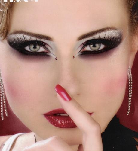 Secretele unui look de invidiat! Cum să &icirc;ţi machiezi ochii &icirc;n stil arăbesc, &icirc;n doar c&acirc;teva minute