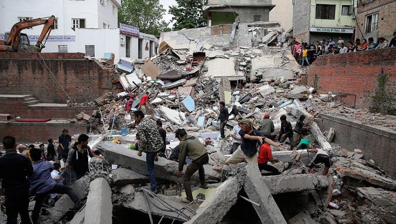 Infernul se dezlănţuie în Nepal! Peste 3200 de morţi în urma unui cutremur de 7,9 grade: 