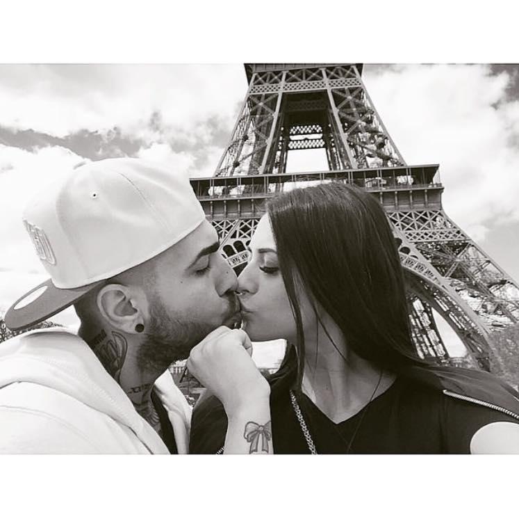 Alex Velea, declaraţii emoţionante după ce a mers &icirc;n faţa ofiţerului Stării Civile! Iată imaginea care vorbeşte de la sine