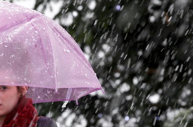 Adio, timp cald și frumos! Meteorologii au emis o informare de ploi și răcire accentuată a vremii