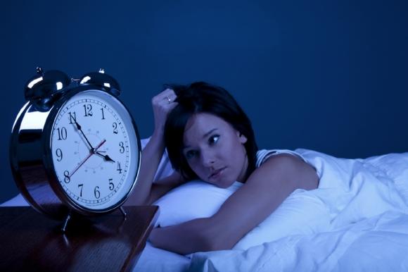 Suferi de INSOMNIE? Iată un REMEDIU NATURAL care funcţionează 100%