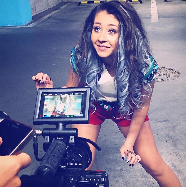 Nicole Cherry, piesă nouă și schimbare radicală de look! Imagini exclusive de la filmările videoclipului