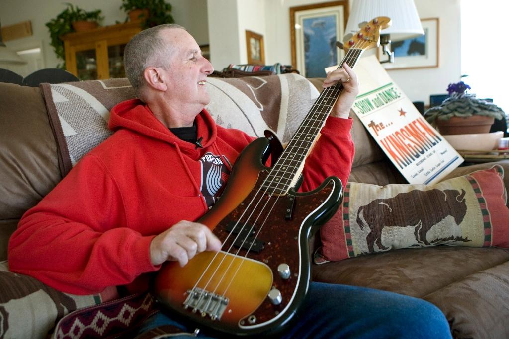 Milioane de fani, cu ochii &icirc;n lacrimi! Unul dintre cei mai iubiţi c&acirc;ntăreţi s-a stins din viaţă