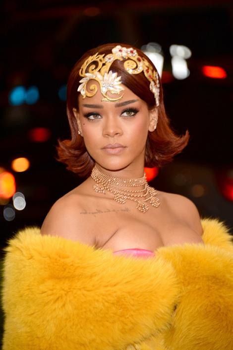 Rihanna a COMIS-O! Imaginile circulă deja pe internet și toată lumea se întreabă ce a fost în capul ei! „Arată ca o...”