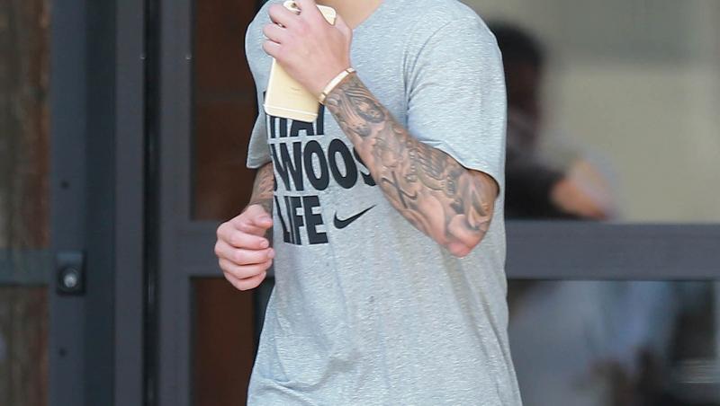 Galerie FOTO: Cum a ales Justin Bieber să meargă îmbrăcat la SALĂ! Toți au râs de ȘOSETELE lui