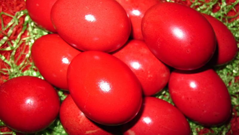 Cum să vopsești ouăle de Înălțare cu un singur ALIMENT din bucătărie! Nu are chimicale, e foarte sănătos şi ieftin