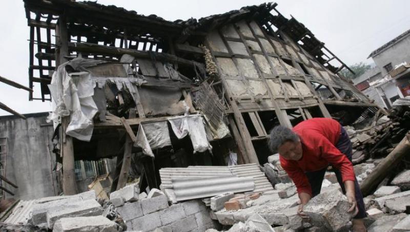 Cutremurător! Un bloc de NOUĂ ETAJE s-a prăbușit în urma unei alunecări de teren devastatoare