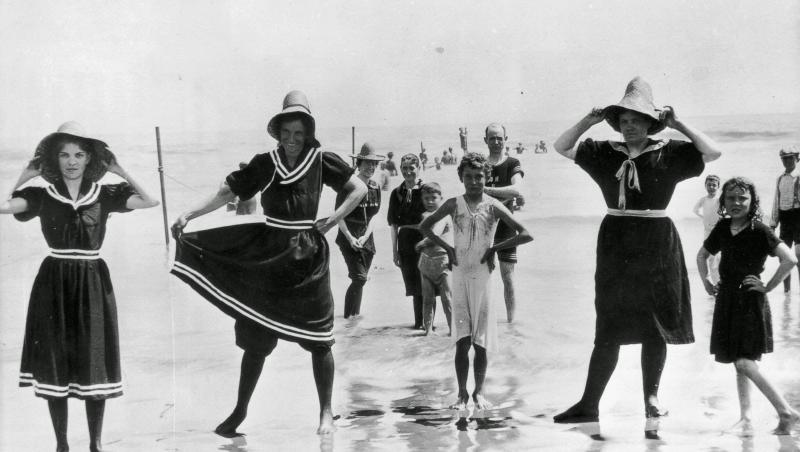 Istoria neștiută a bikini-ului! Cum au mers femeile la plajă, de-a lungul vremii!
