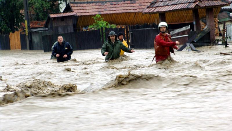 Începe urgia! Meteorologii au făcut anunţul: Cod galben de inundaţii pentru râurile din zece judeţe