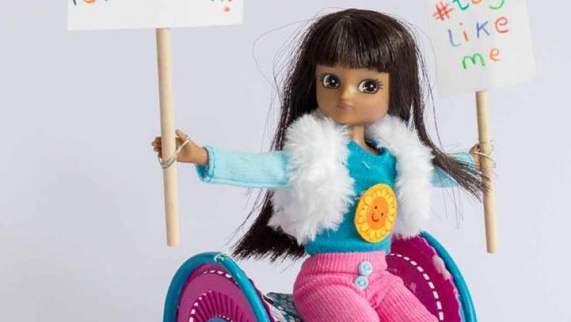 Barbie perfectă nu mai e la modă! Prima colecție de păpuși cu dizabilități a cucerit internetul, iar comenzile curg valuri (Galerie FOTO)