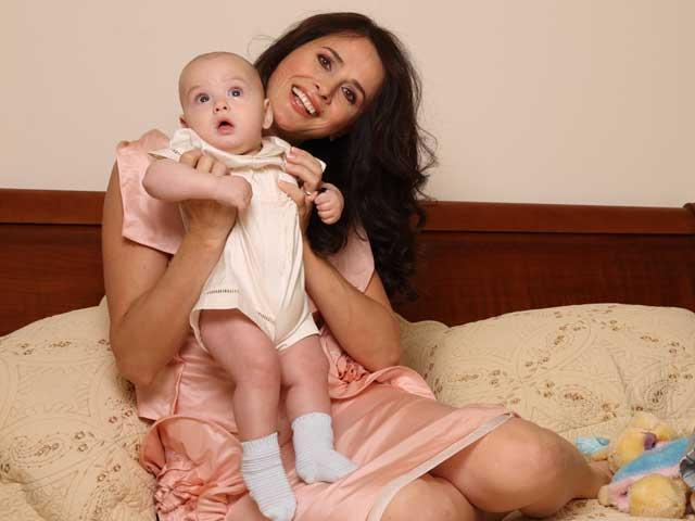 Mama Mădălinei Manole, mesaj sf&acirc;şietor la cinci ani de la moartea fiicei sale. Ce s-a &icirc;nt&acirc;mplat cu băiețelul "artistei cu părul de foc"