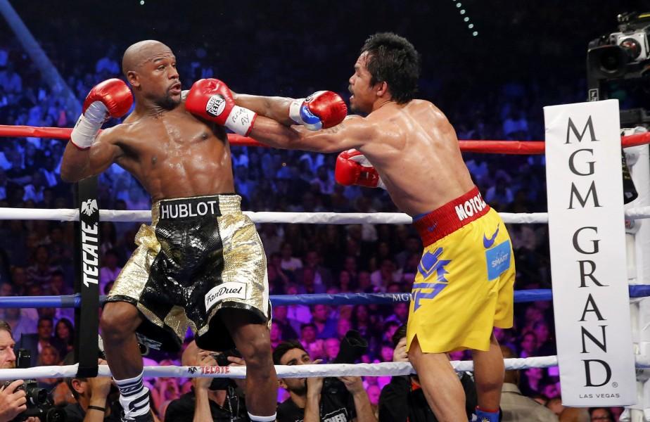 Floyd Mayweather, &icirc;nvingător la puncte &icirc;n fața lui Pacquiao! Decizia, contestată de fanii filipinezului
