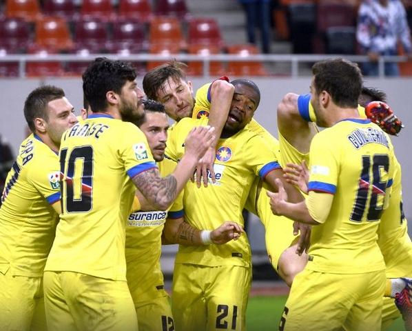 Steaua c&acirc;ştigă derby-ul cu Dinamo şi continuă lupta la titlu! 3-1 pentru stelişti &icirc;n "Clasico de Rom&acirc;nia"