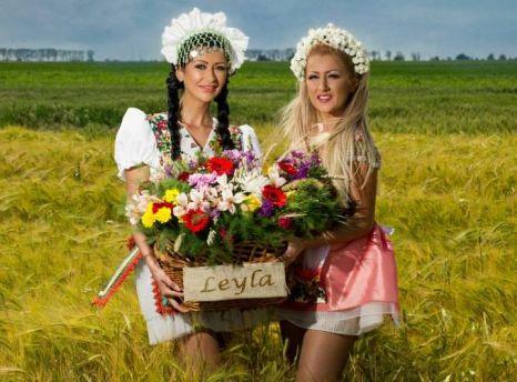 Fetele de la Bambi, păţanie la morm&acirc;ntul lui Arsenie Boca! Au crezut că le poartă noroc, dar a fost exact pe dos!