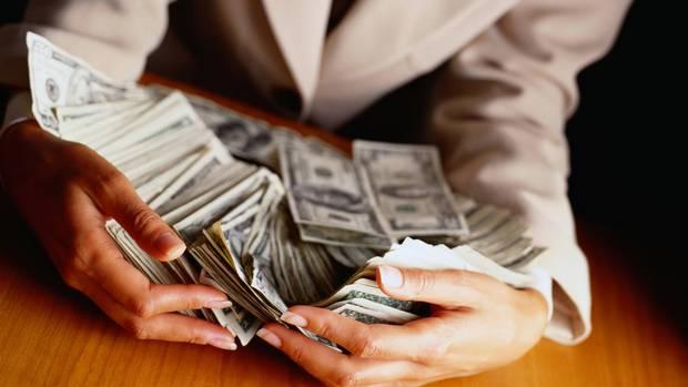 Născuți &icirc;n belșug! CINCI ZODII au NOROC CHIOR la BANI