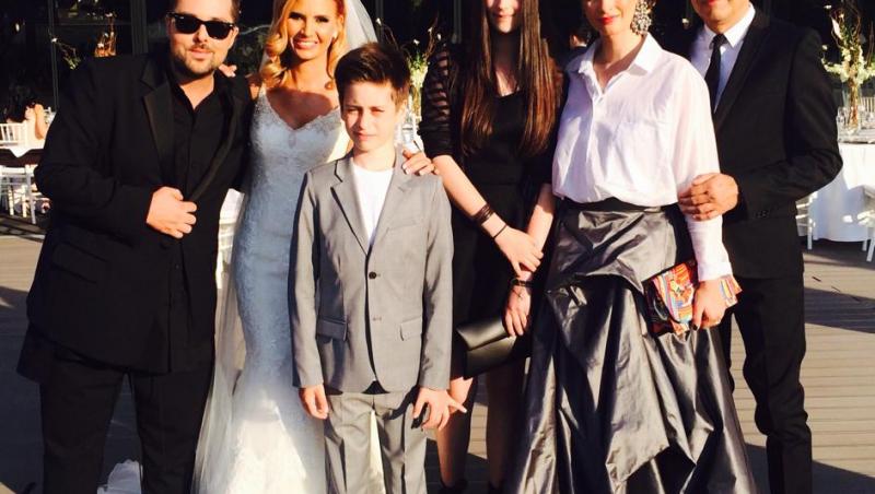 Nuntă mare în familia Antenei 1! Una dintre cele mai frumoase prezentatoare TV s-a căsătorit după 11 ani de iubire