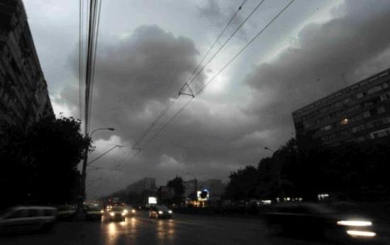 Atenție, vine urgia! La pr&acirc;nz intră &icirc;n vigoare atenționarea METEO de ploi, vijelii și grindină